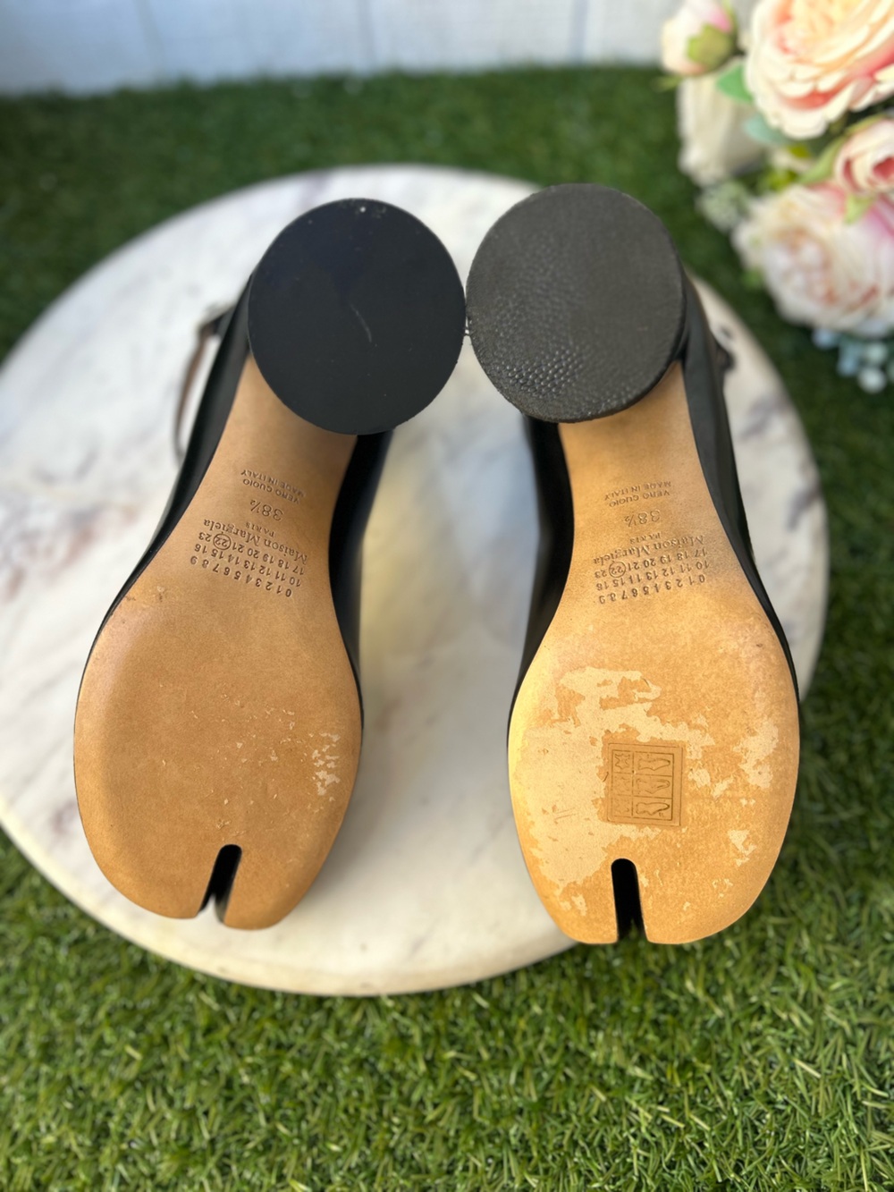 MAISON MARGIELA TABI PUMPS IN BLACK
$1,190 women 38.5 US 8.5 gently used - Picture 17 of 17
